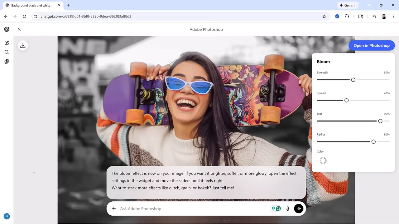 Interfață Adobe Photoshop în ChatGPT care arată panoul Bloom cu slider-e, plus un mesaj de sistem care sugerează stivuirea efectelor ca glitch, grain sau bokeh.