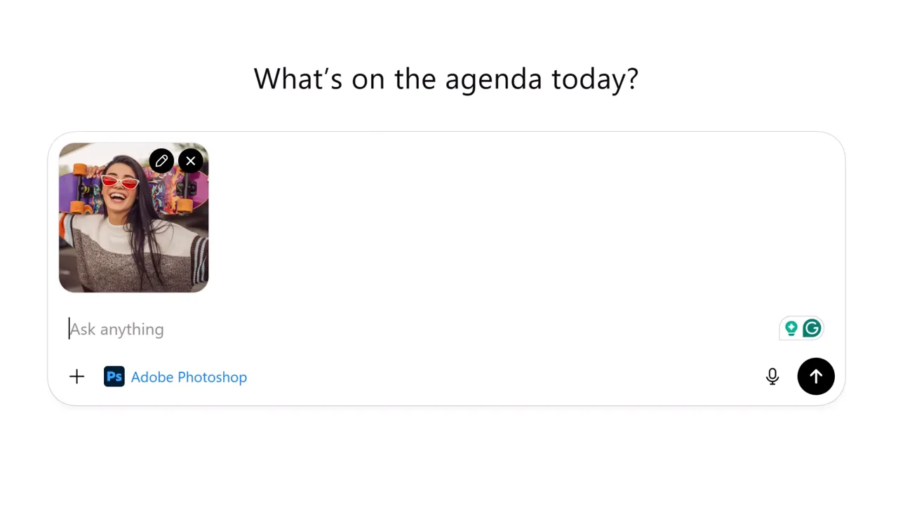 Caseta de prompt cu fotografia încărcată și cursorul în câmpul 'Ask anything'